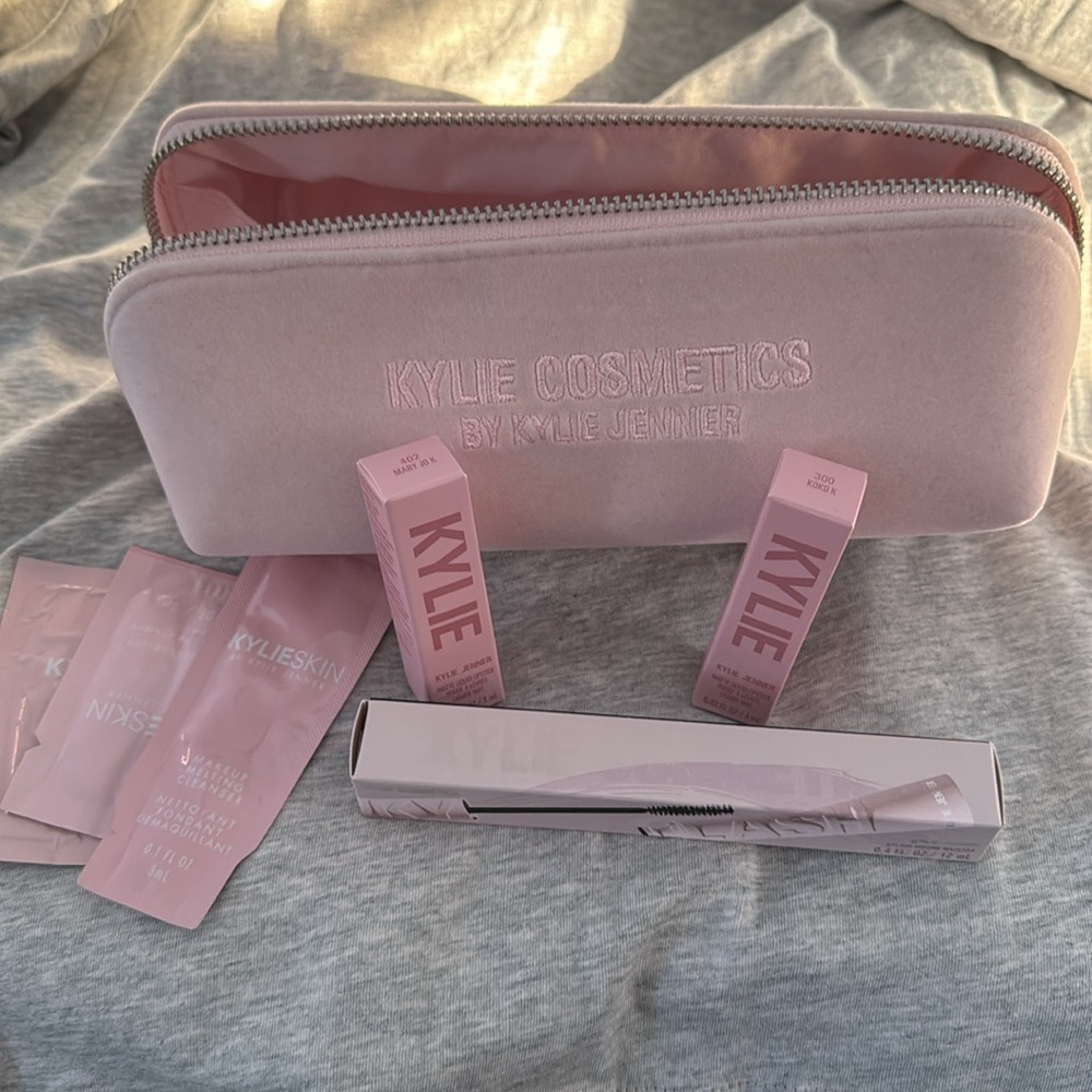 Kylie Cosmetics Pink Makeup Set